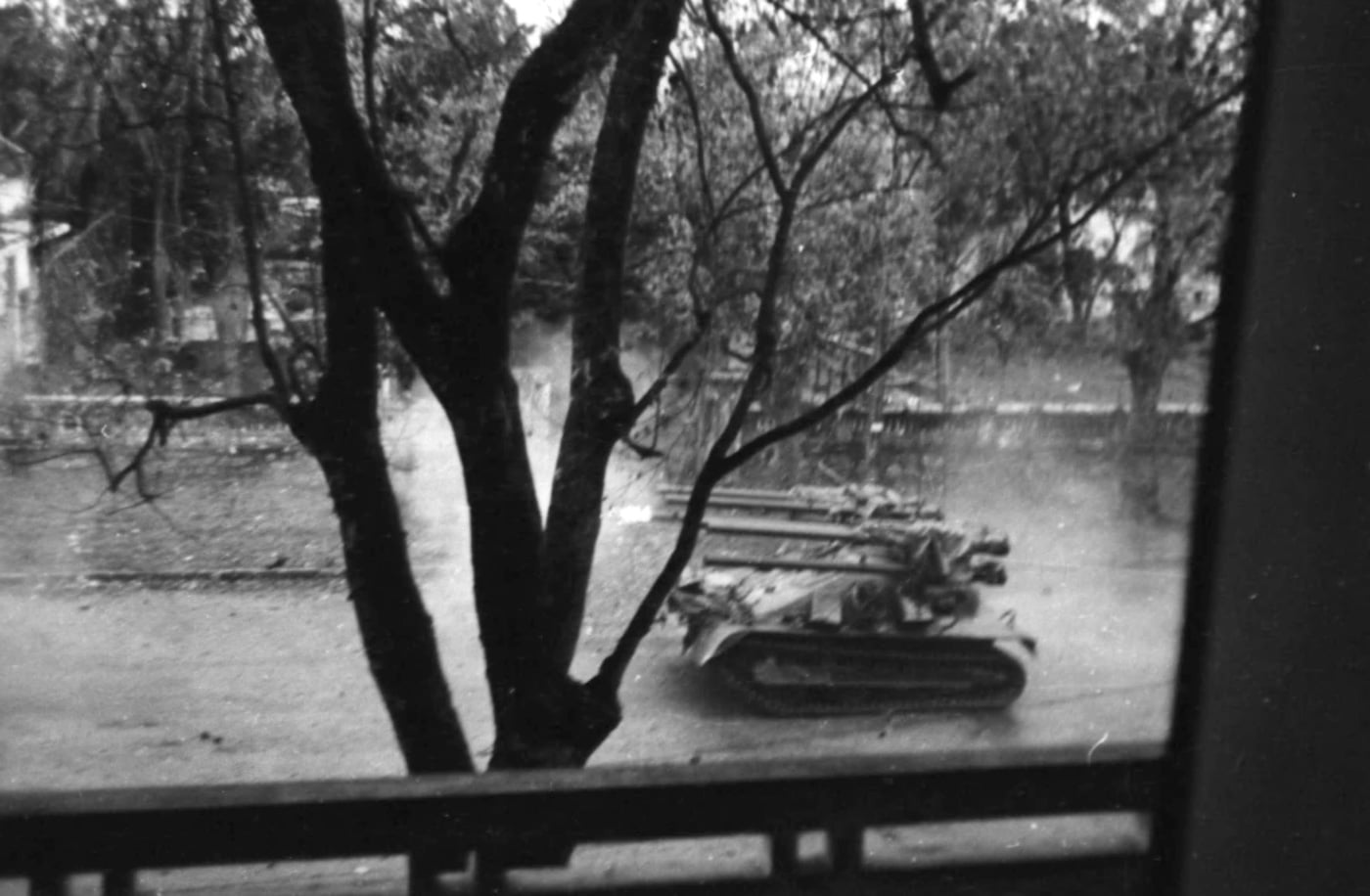 106mm recoilless rifles fired from m50 ontos in battle of hue
