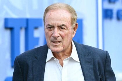 Longtime Republican Al Michaels took a jab at Trump and NFL fans went spiraling out of control