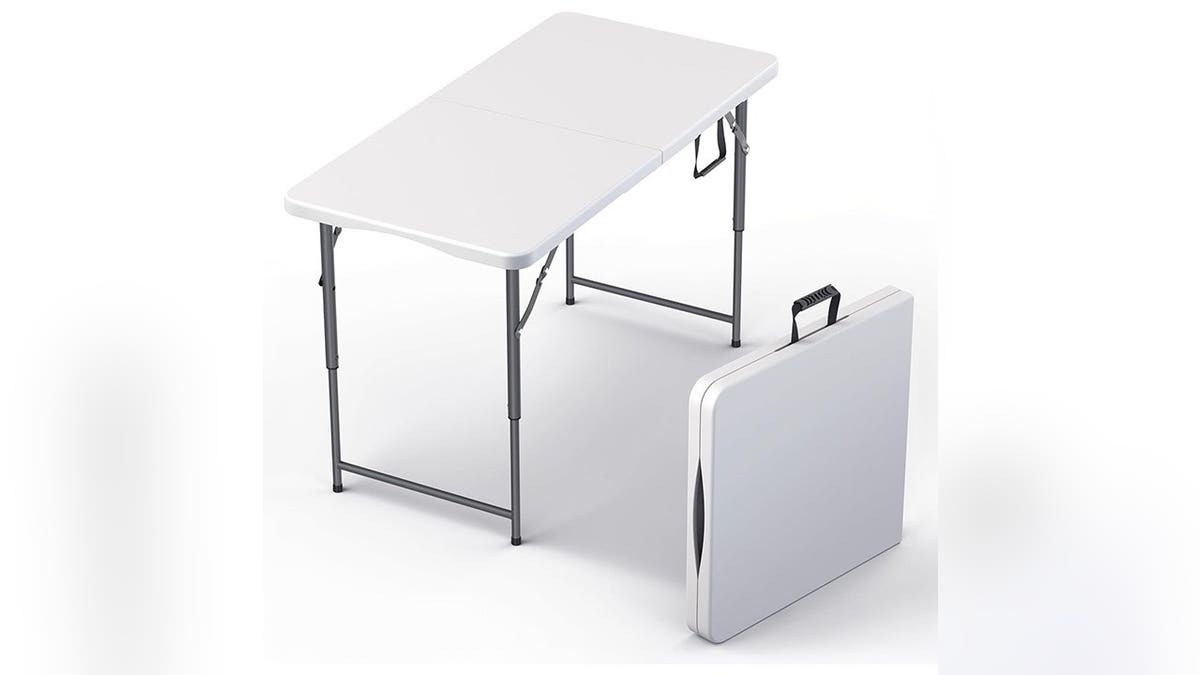 4-foot folding table