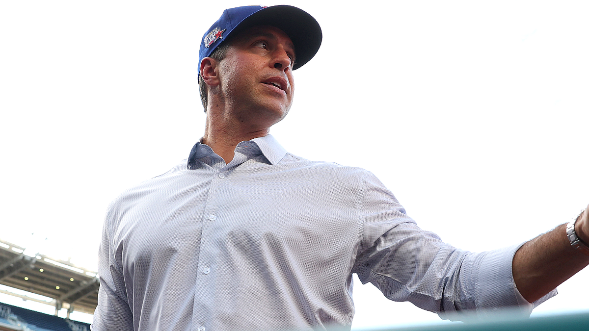 Mark Teixeira speaks with Republican team during Congressional Baseball Game.