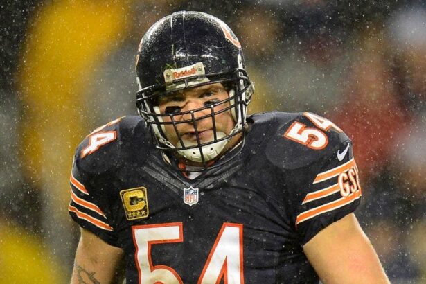 NFL legend Brian Urlacher rips Colin Kaepernick, says protests wouldn’t have flown in his locker room
