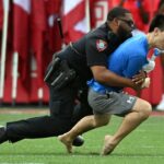 Fan runs onto field at Houston Cougars game, gets absolutely trucked by police officer