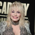 Tennessee Volunteers fans pay incredible tribute to Dolly Parton during season opener