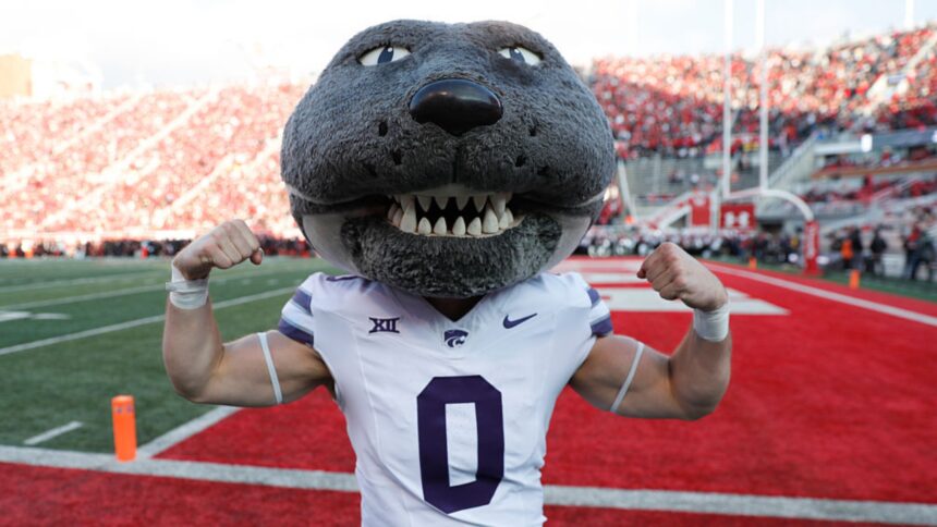 Kansas State Wildcats’ mascot forced to complete absurd amount of push-ups during 71-3 victory