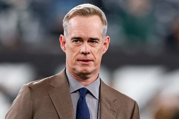 ESPN re-signs Joe Buck for more than 0 million, highlighting company strategy