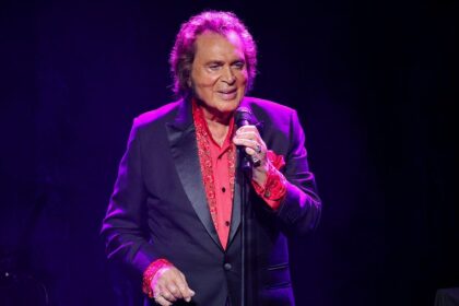 Engelbert Humperdinck reveals how an untied shoelace saved his life during British Army service