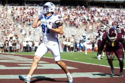 Kentucky shocks ninth-ranked Texas A&M behind dominant defense in SEC upset
