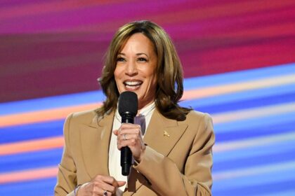 Kamala Harris uses flower analogy to explain social media algorithms while discussing AI, midterms