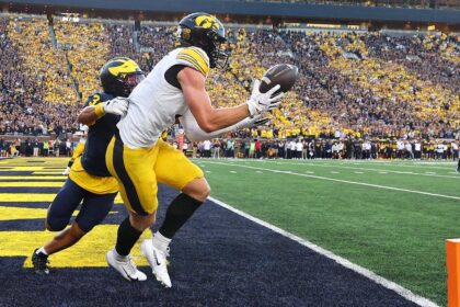 Hank Brown’s last-second touchdown pass lifts Iowa to 20-19 win over Michigan in Big Ten