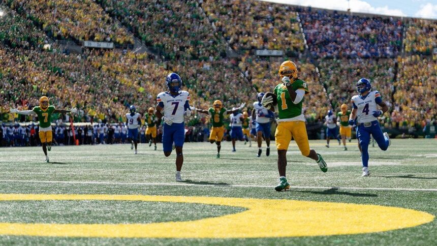 Oregon rallies from slow start, thwarts Boise State’s upset bid in season opener
