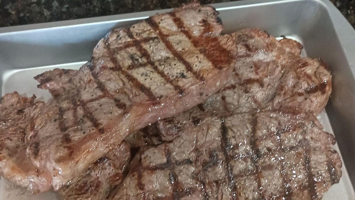 Screencaps reader Socal desert Mike sends in his meat.