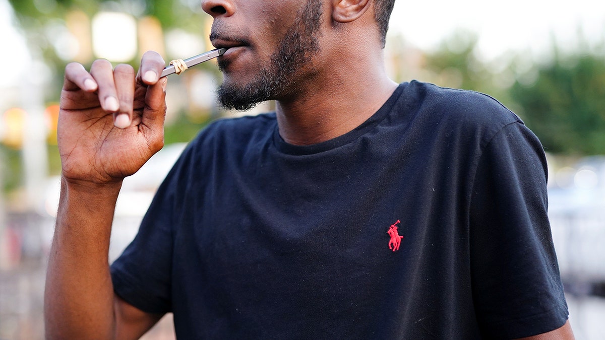 Atlanta man vapes