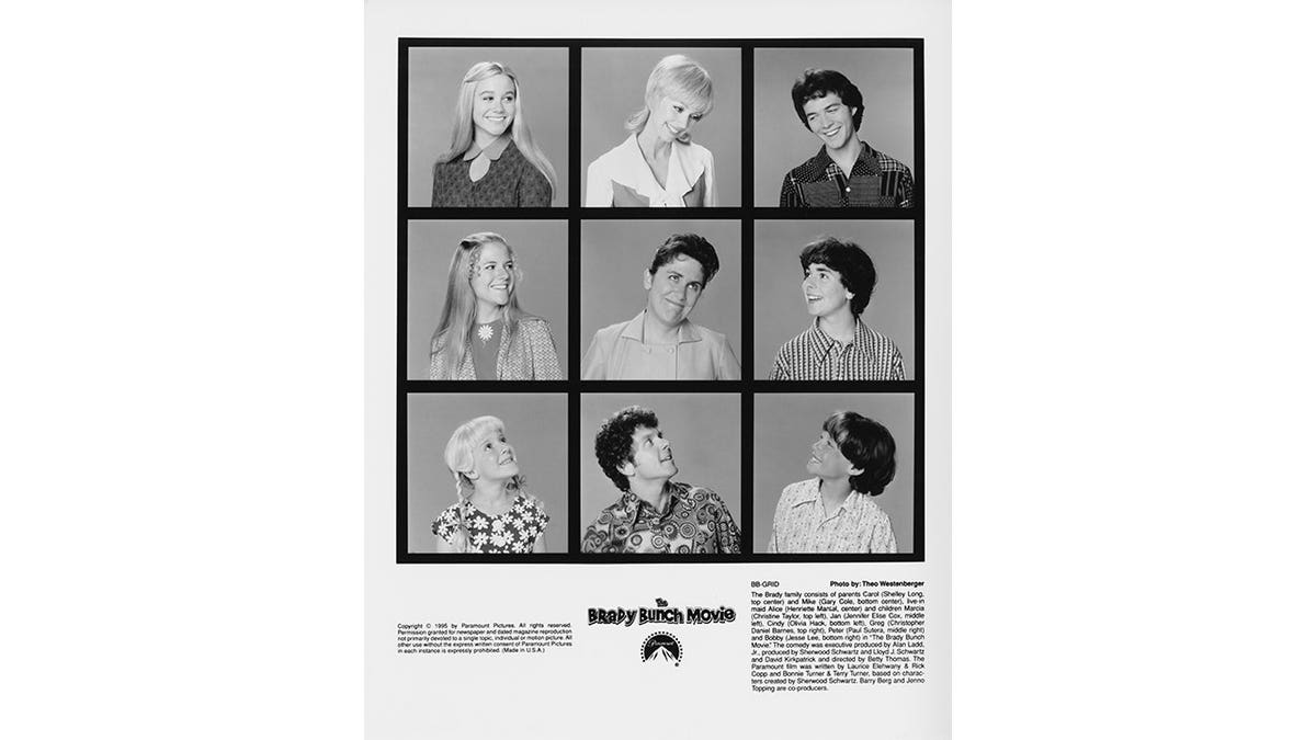 The cast of The Brady Bunch Movie stands together.