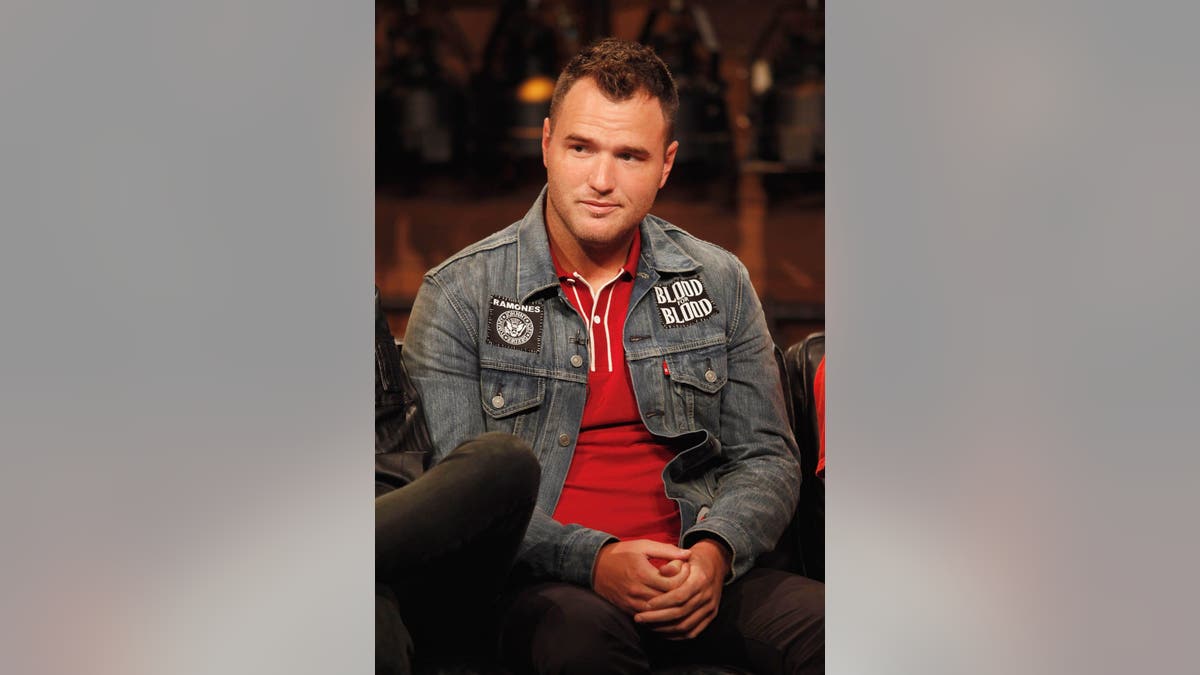 Guitarist Chad Gilbert of New Found Glory visits fuse Studios.