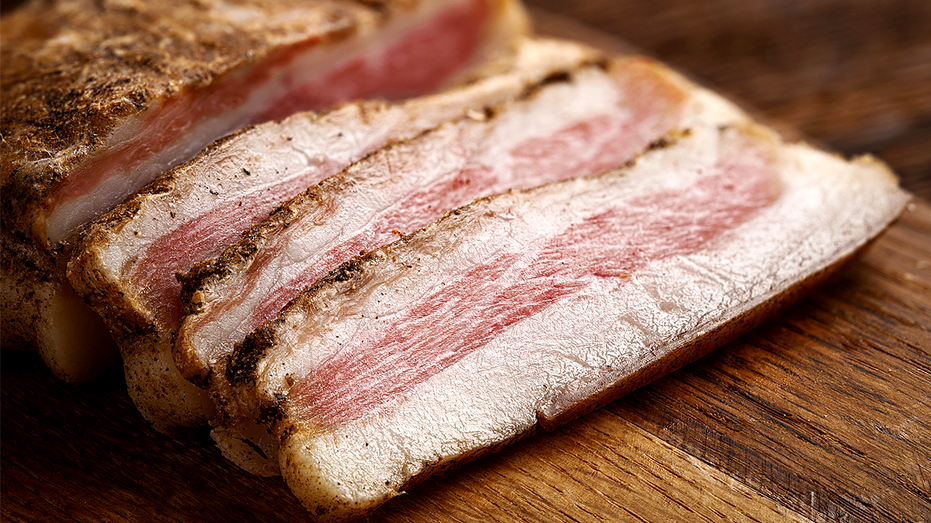 Chopped dry-cured pork cheeks - Italian guanchiale