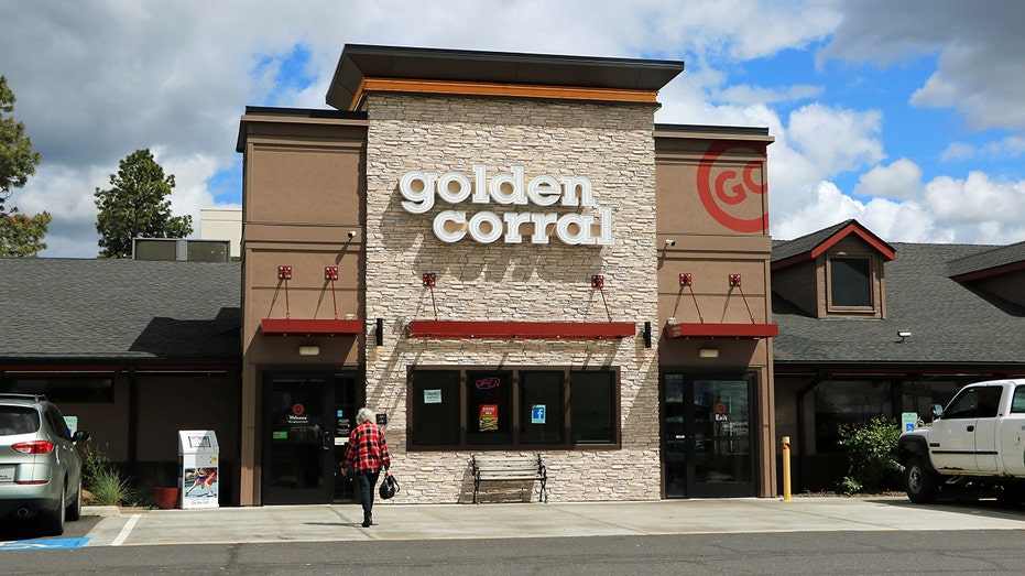 Entrance to Golden Corral buffet