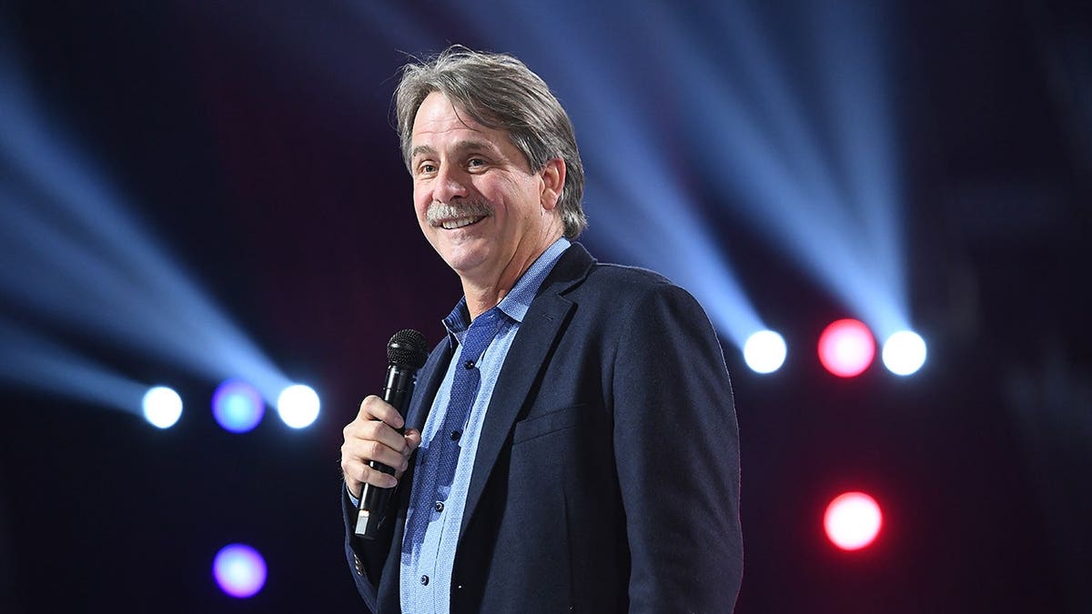 Jeff Foxworthy doing stand-up