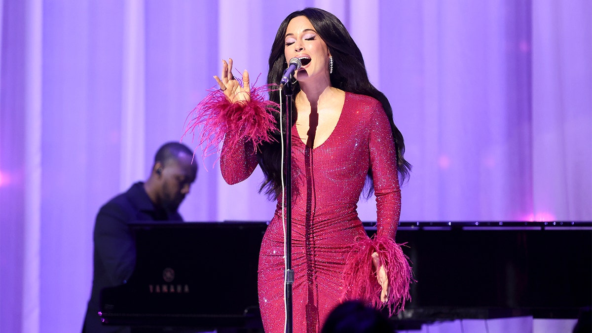 Kacey Musgraves performing in pink look