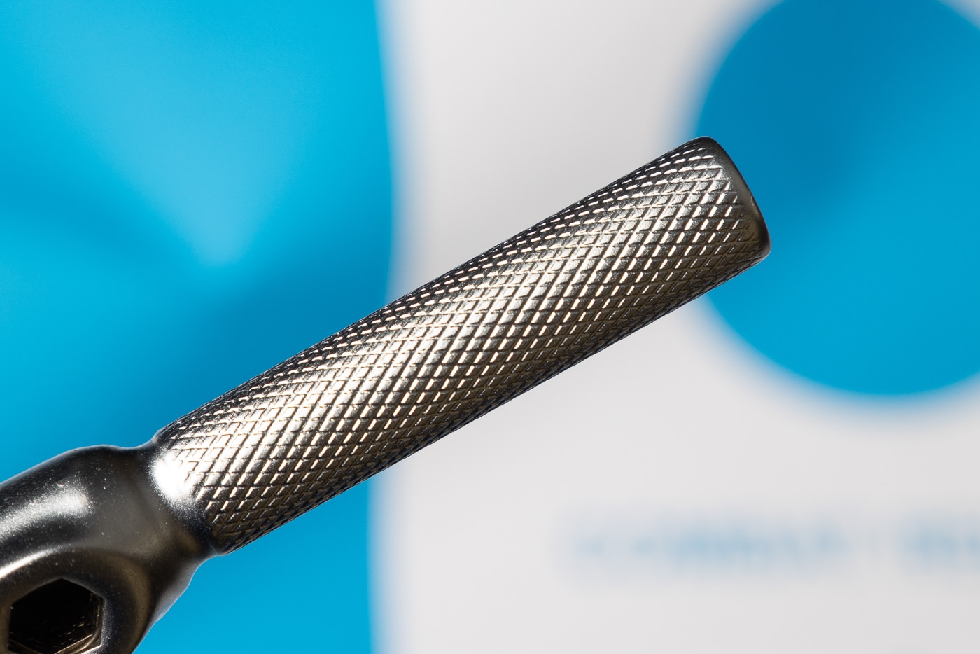 knurling on the handle