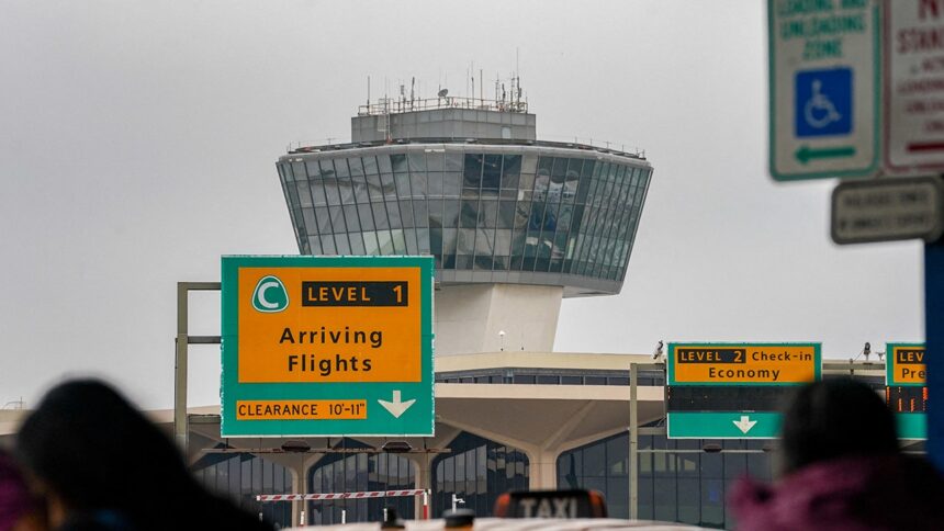 Former United executive explains how New Jersey fiber cut disrupted Northeast flights