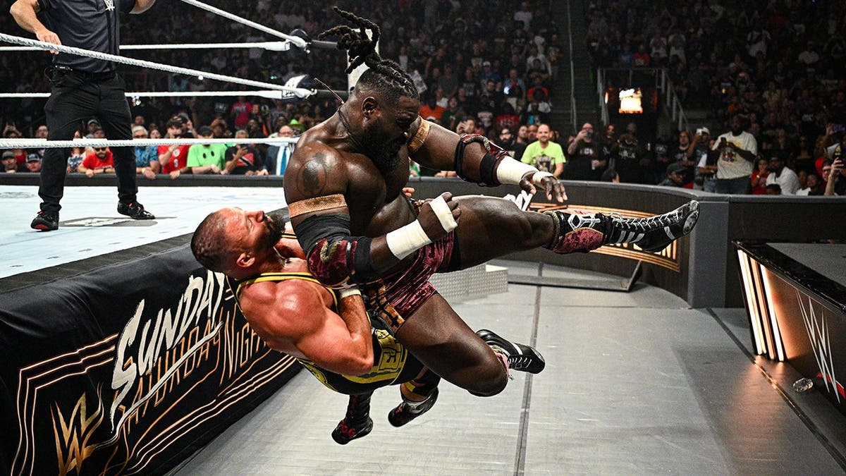 Oba Femi wrestles Bron Breakker at State Farm Arena.