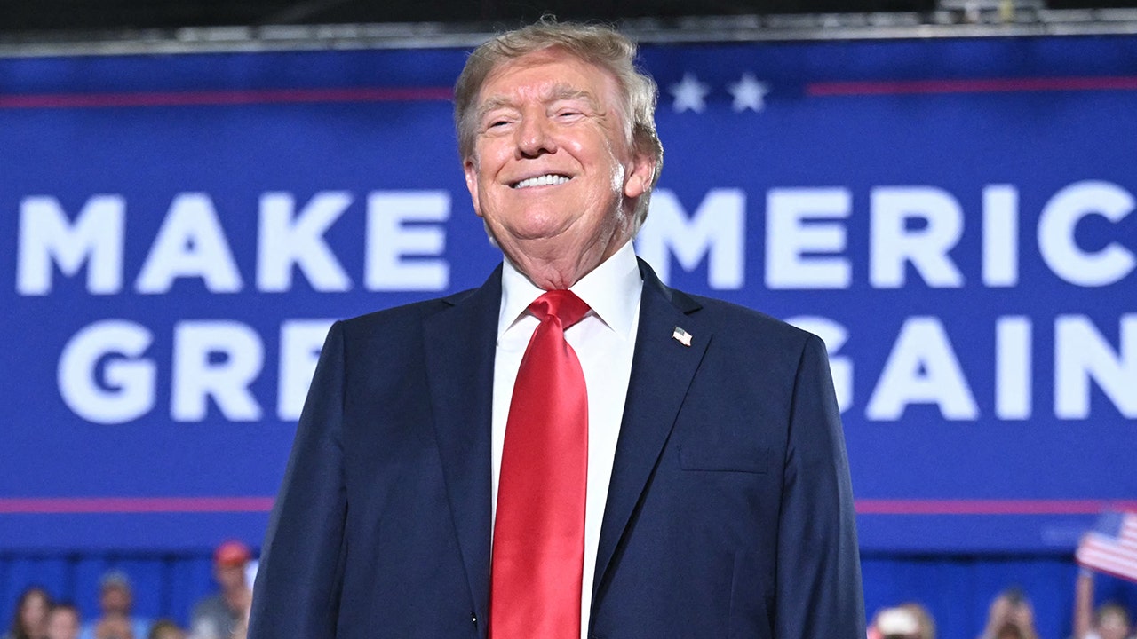 Trump-emblazoned  coins go on sale  — and the Mint is charging a major mark-up