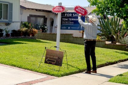 Mortgage rates top 7% for first time since early 2025
