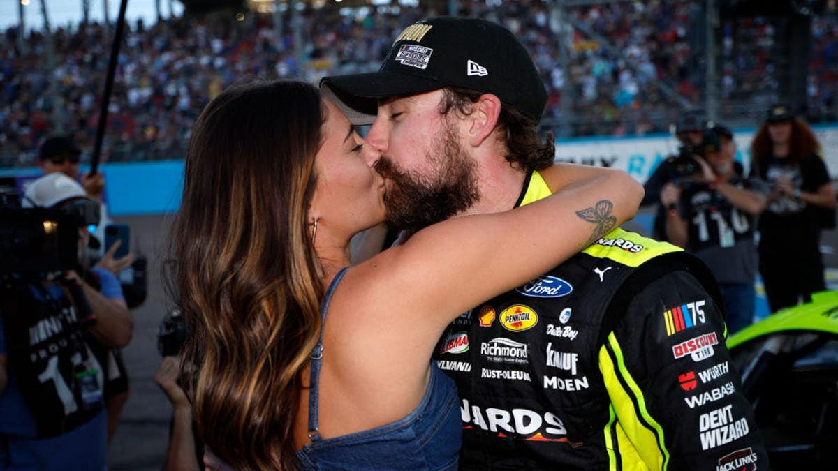 Ryan Blaney and Gianna Tulio kiss after Blaney won the 2023 NASCAR Cup Series Championship.