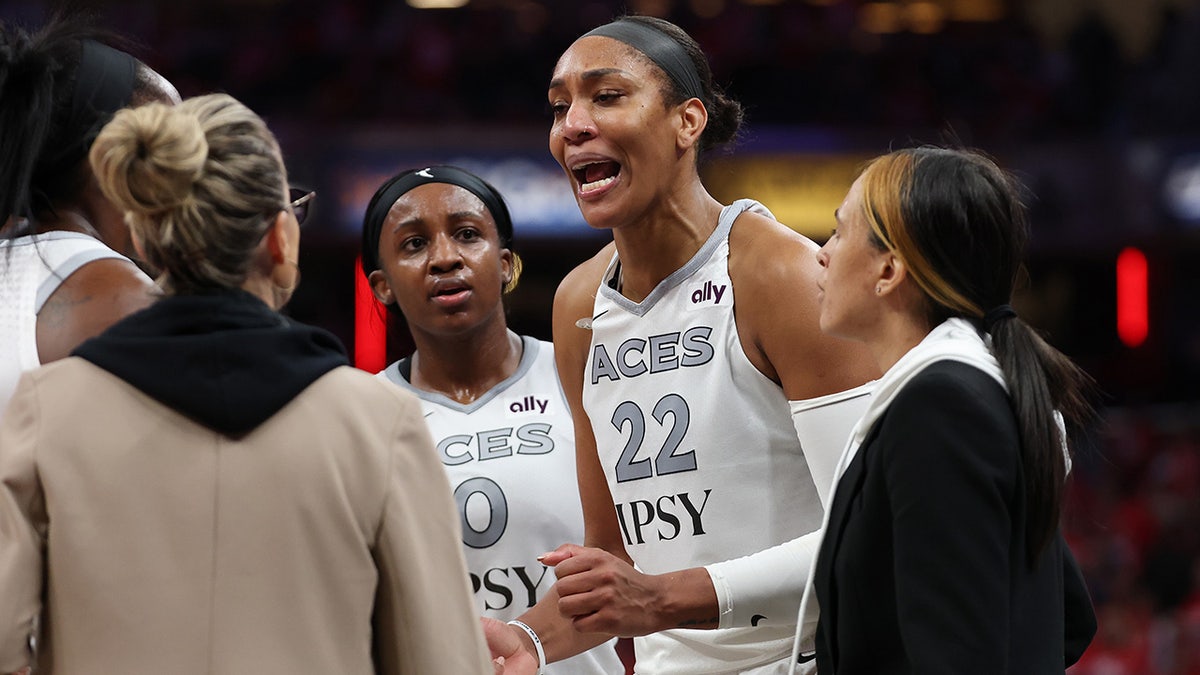 A'ja Wilson in a huddle